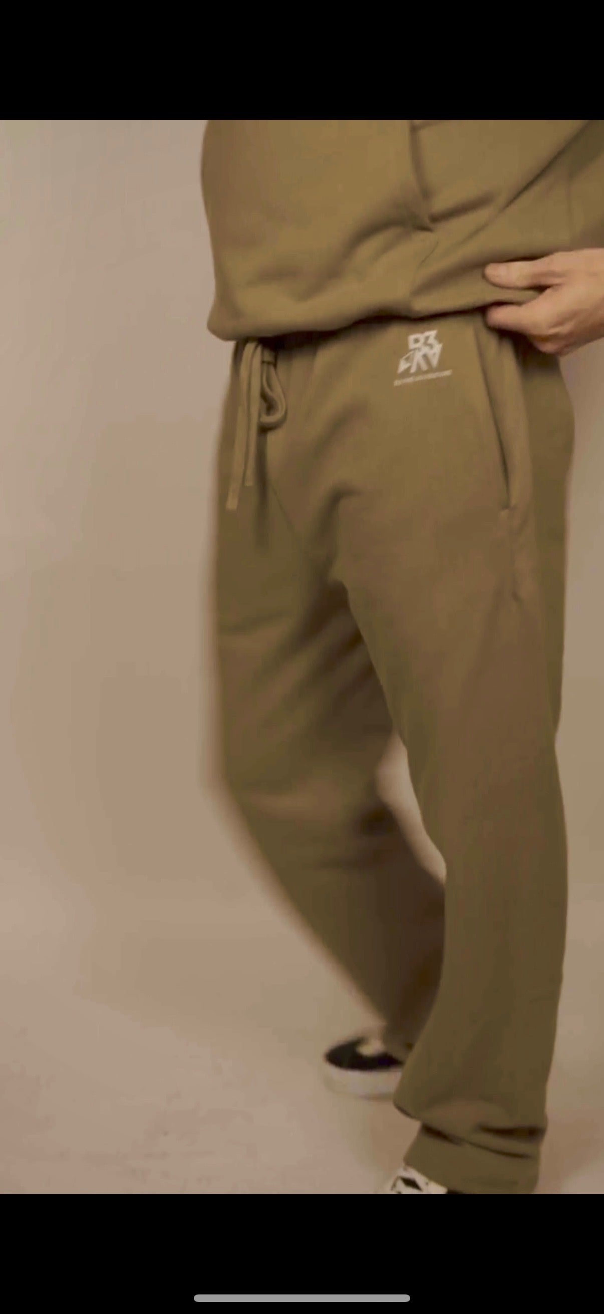 Men's Apex Tracksuit Pants. Sandscape